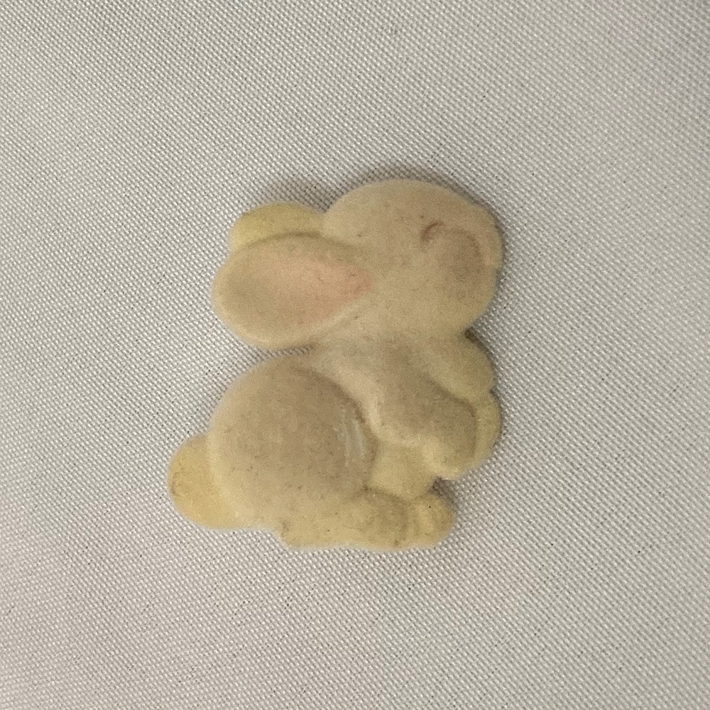 ⭐️ Vintage 1982 Hallmark Bunny Brooch